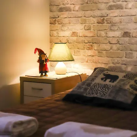 A Quiet Triangle Next To Bus Connections Apartament *