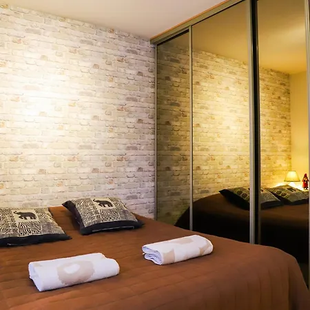 Apartament A Quiet Triangle Next To Bus Connections