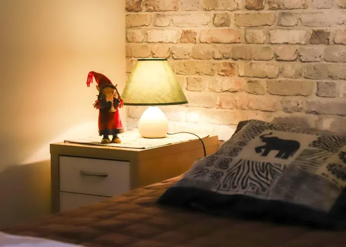 A Quiet Triangle Next To Bus Connections 公寓 *